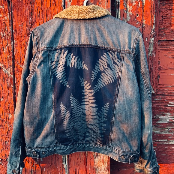 Jean jacket - Picture 1 of 4